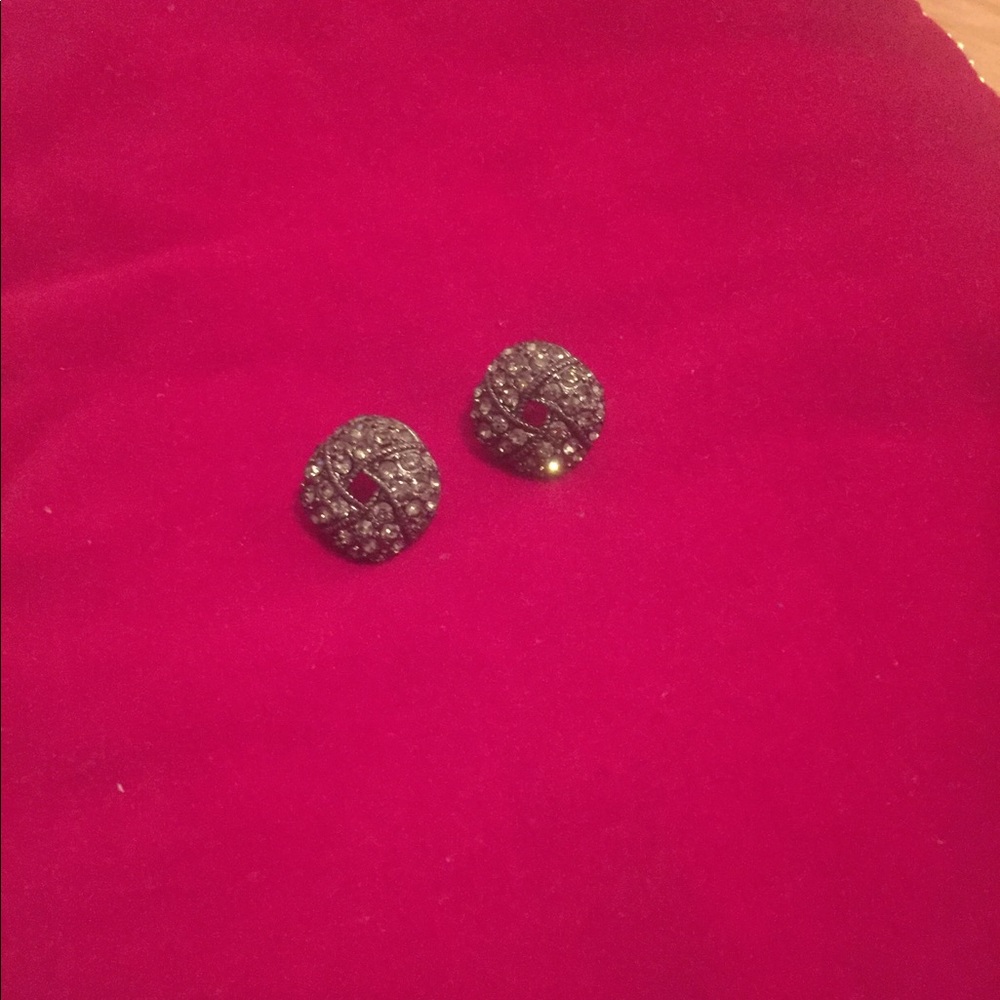 Earring - Picture 5 of 6